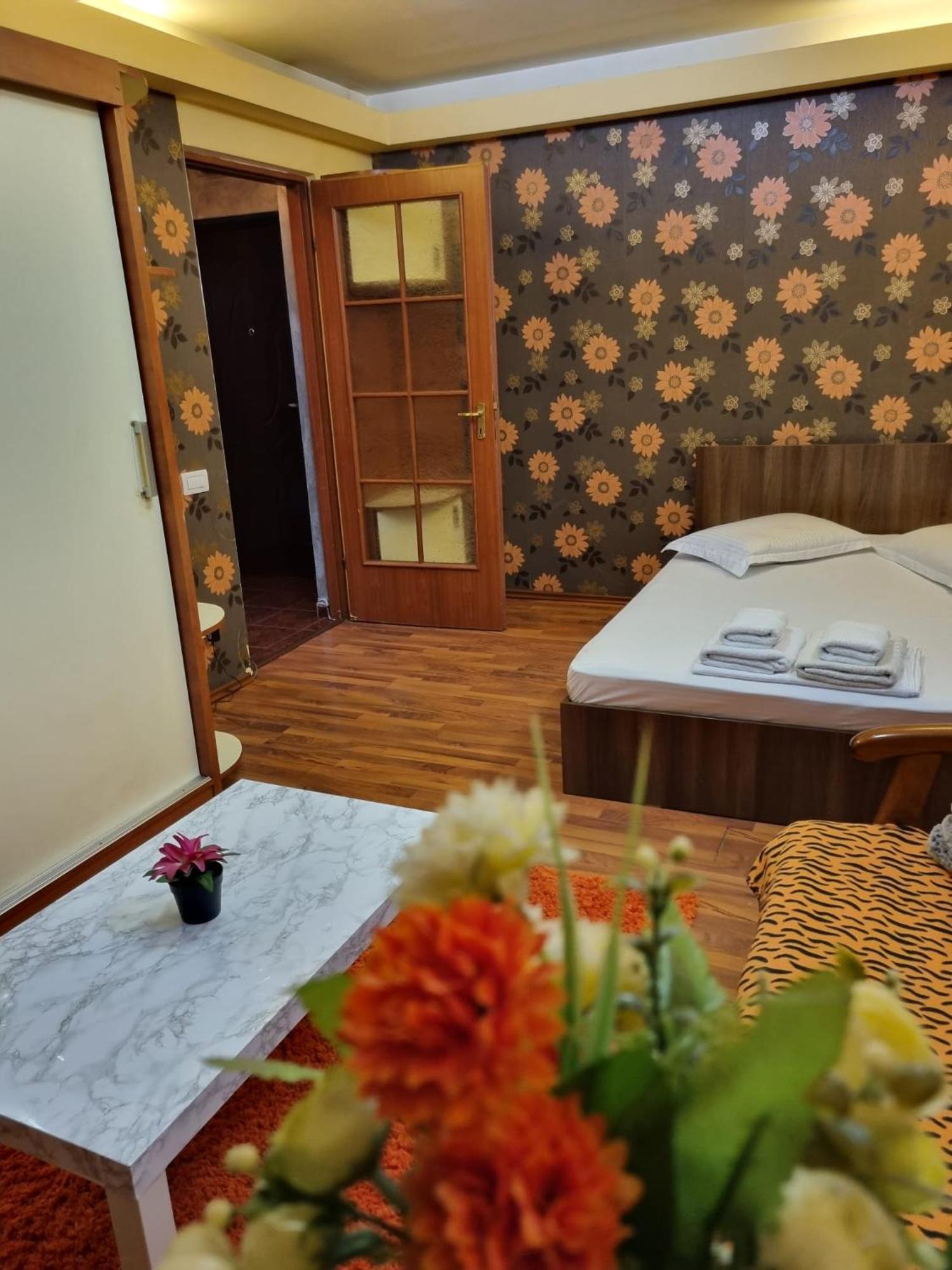 My House - Ultracentral Romana Square Near Old Town Bukarest Exteriör bild